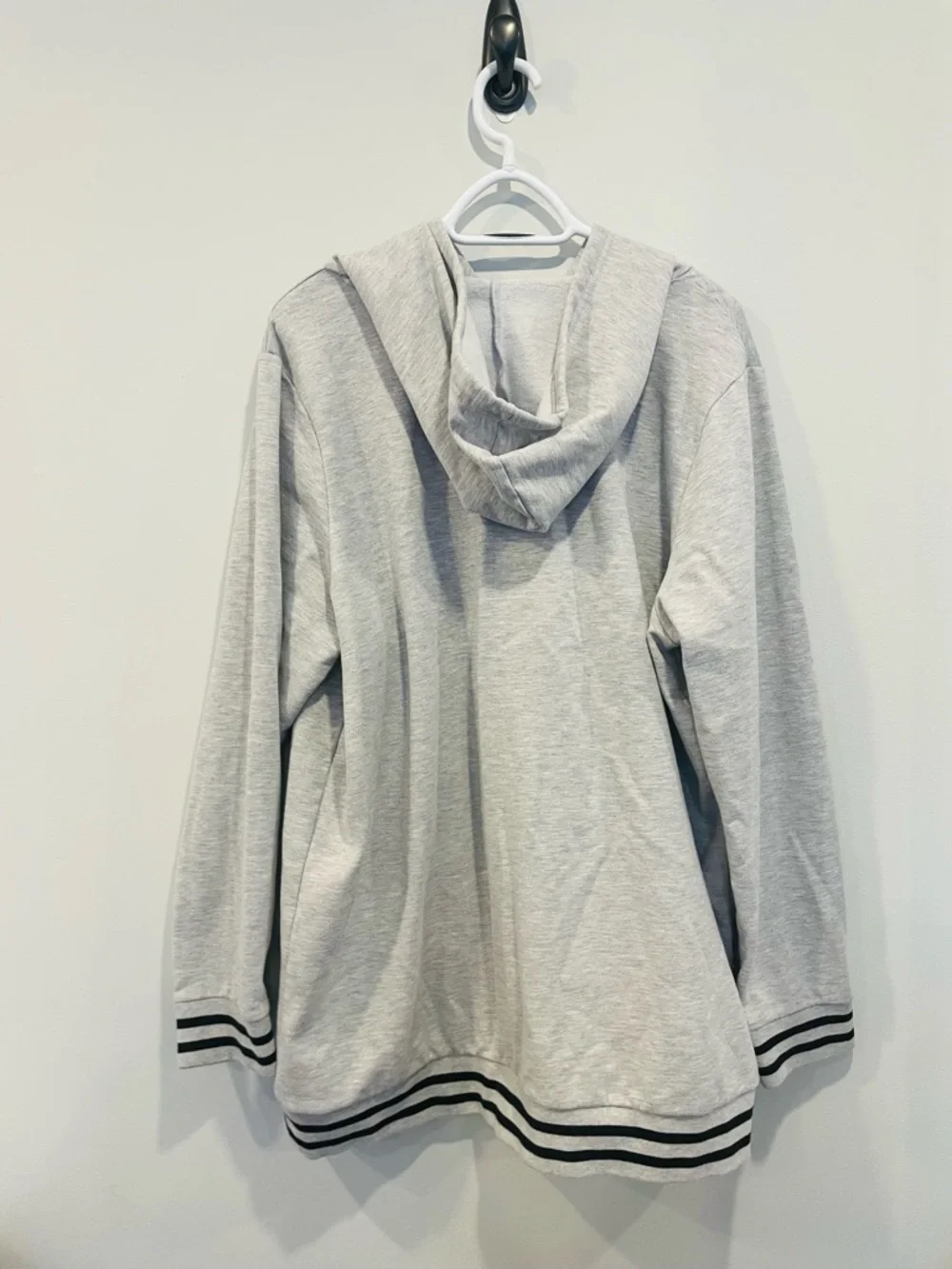 FRIENDS Vintage Retro Throwback Light Gray Hoodie with Skyline - Picture 4 of 6